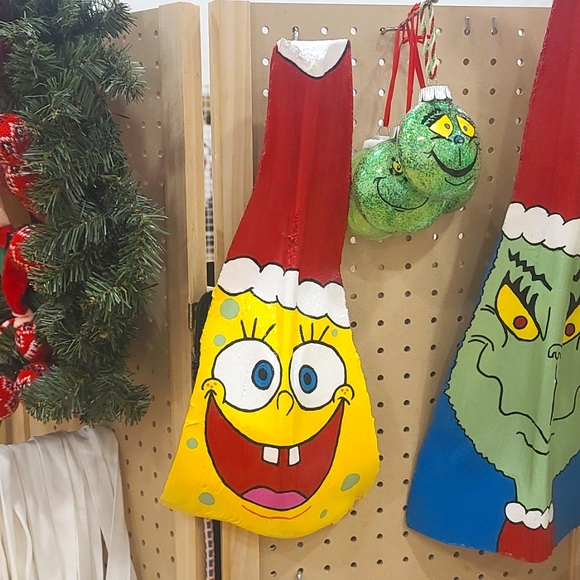 Sponge Bob themed Upcycled Palm Frond Universal animation design NWT - Picture 2 of 2